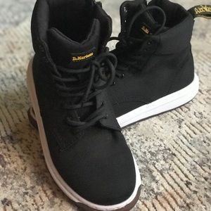 Canvas Doc Marten - boys size 3Y